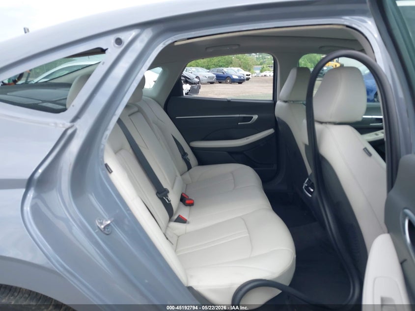 2024 HYUNDAI SONATA HYBRID auction photo 8