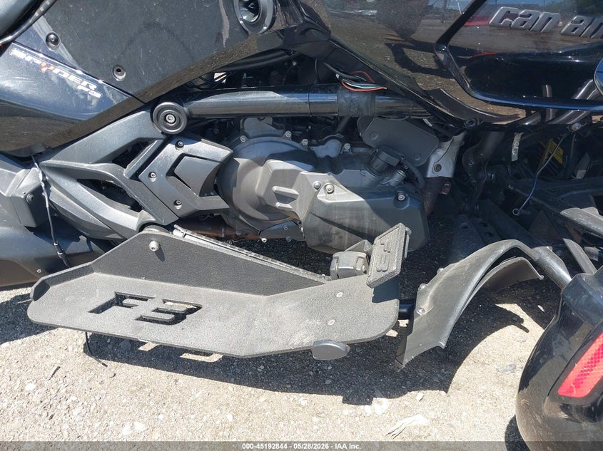 2021 Can-Am Spyder Roadster F3 VIN: 2BXRDDE20MV000158 Lot: 45192844