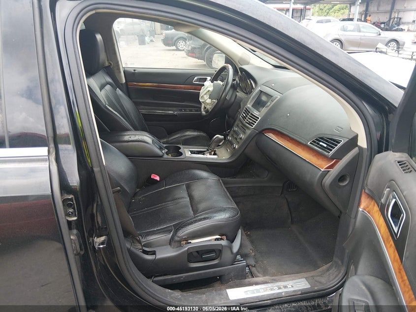 2010 LINCOLN MKT auction photo 5
