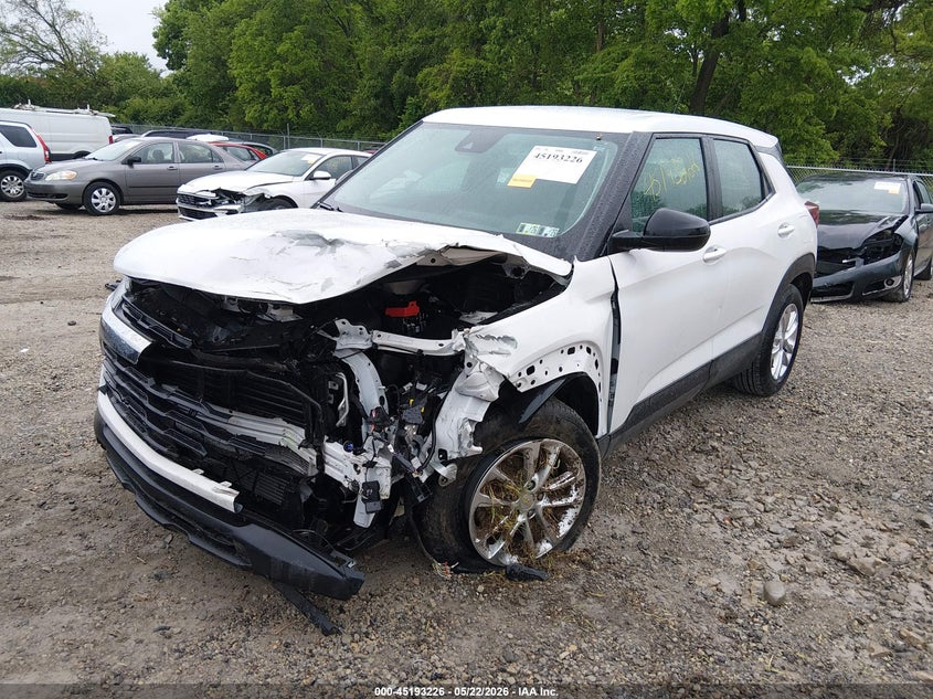 2025 CHEVROLET TRAILBLAZER auction photo 2