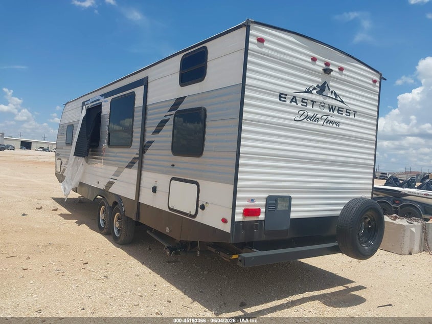 2022 EAST TO WEST DELLA TERRA auction photo 3