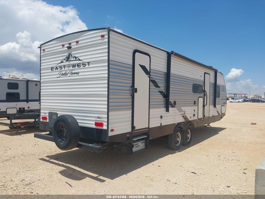 2022 EAST TO WEST DELLA TERRA auction photo 4