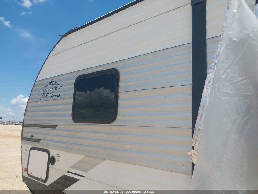 2022 EAST TO WEST DELLA TERRA auction photo 6