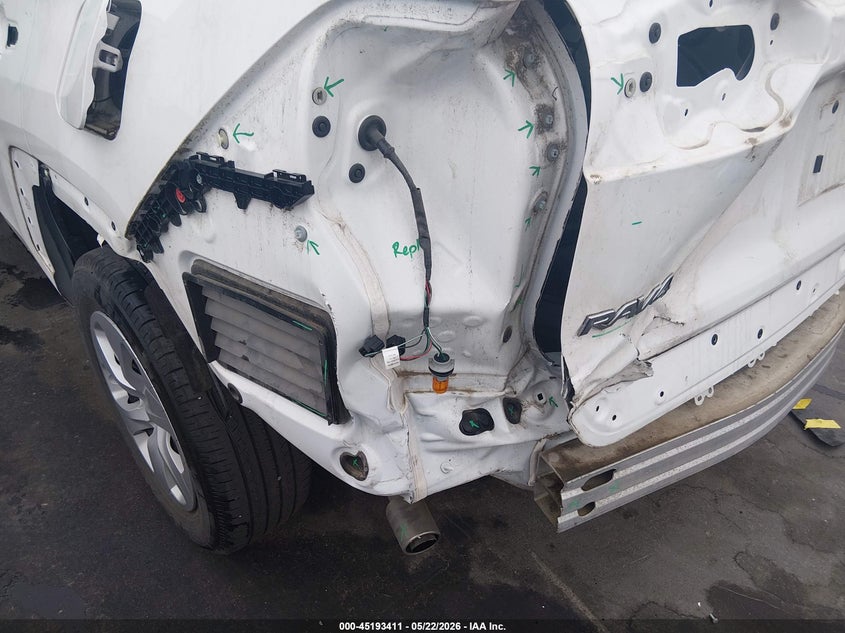 VIN 2T3F1RFV7RC413798 2024 TOYOTA RAV4 LE