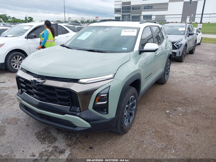 2025 CHEVROLET EQUINOX auction photo 2