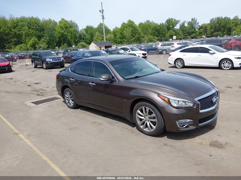 2016 INFINITI Q70 3.7X