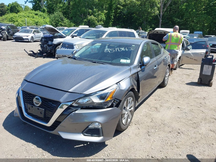 2019 NISSAN ALTIMA auction photo 2