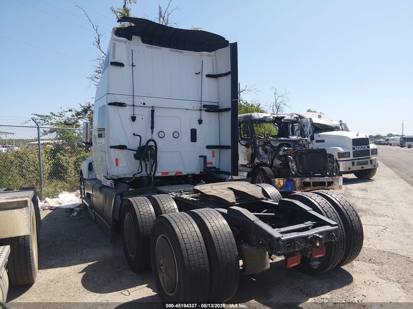 2024 INTERNATIONAL LT auction photo 3