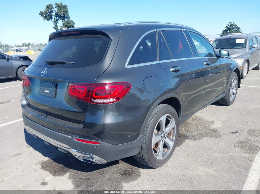 2022 MERCEDES-BENZ GLC 300 SUV — Photo 4