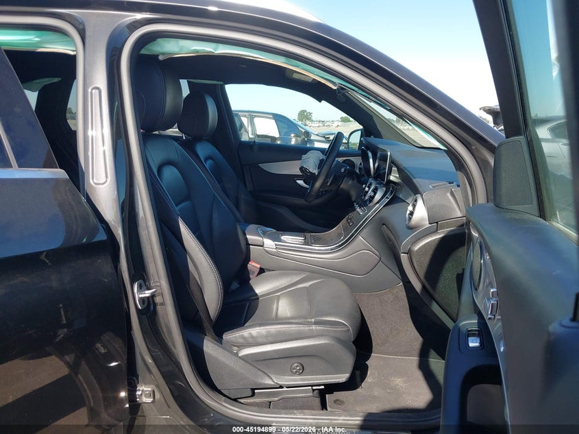 2022 MERCEDES-BENZ GLC 300 SUV — Photo 5