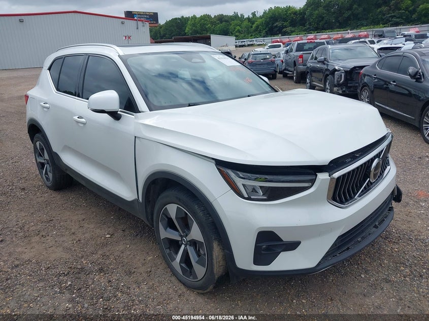 Vin: yv4l12ue2p2987143, lot: 45692682, volvo xc40 b5 plus bright theme 2023 img_1