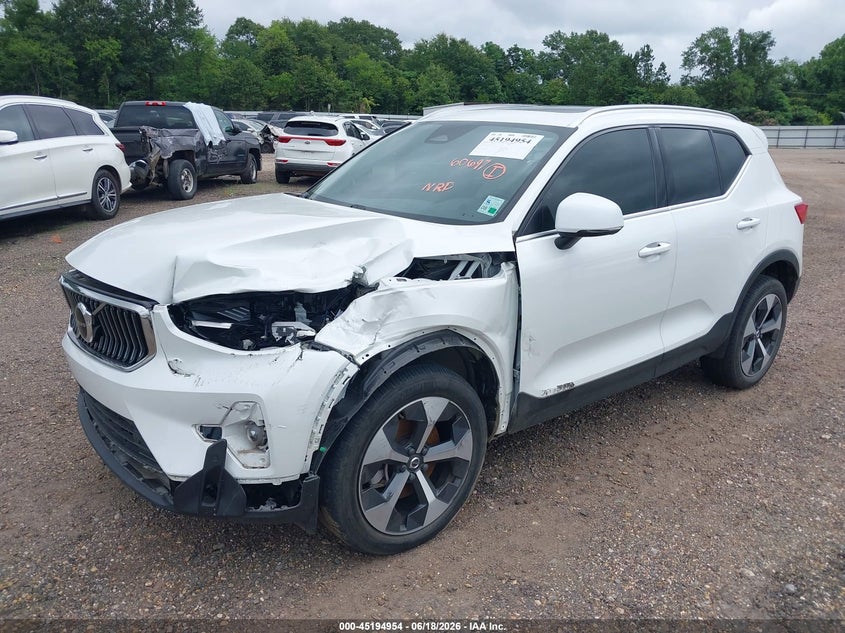 Vin: yv4l12ue2p2987143, lot: 45692682, volvo xc40 b5 plus bright theme 20232
