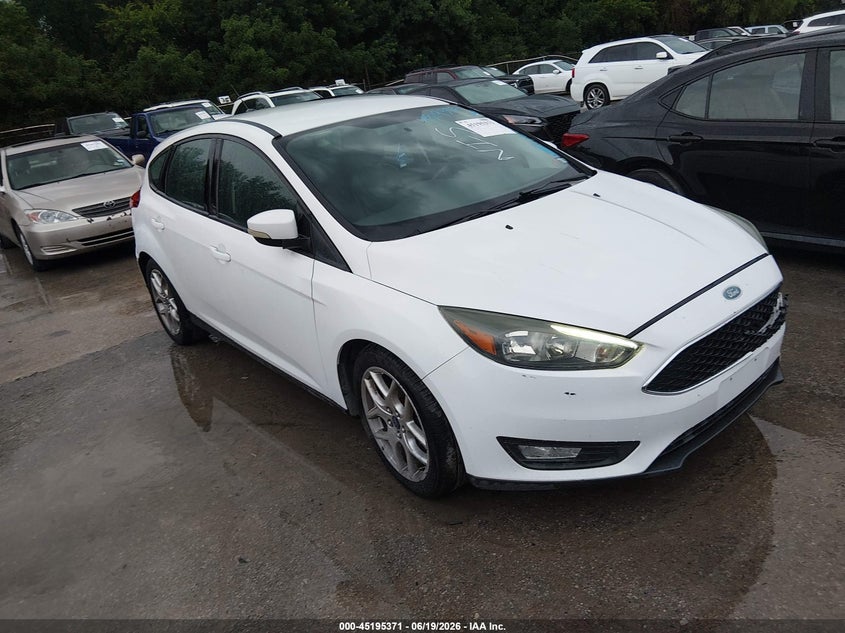 Vin: 1fadp3k29fl283640, lot: 45693099, ford focus se 2015 img_1