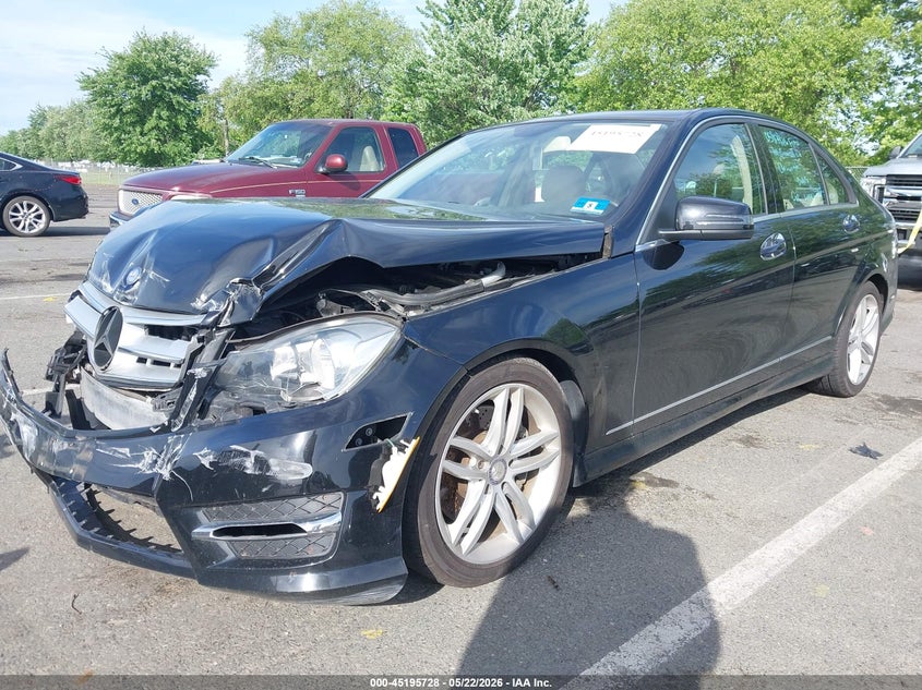 2013 Mercedes-Benz C 300 Luxury 4matic/Sport 4matic WDDGF8ABXDR289715 photo 1