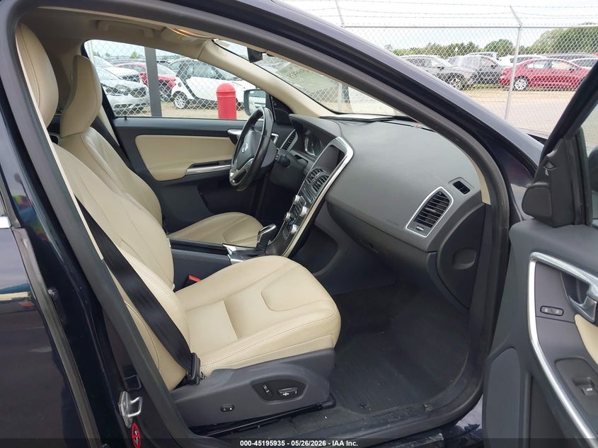 2016 VOLVO XC60 auction photo 5