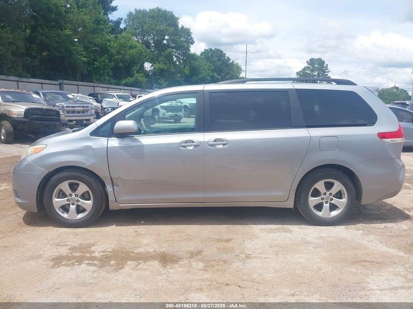 2014 TOYOTA SIENNA VAN 3.5L V-6 DOHC, VVT, 266HP