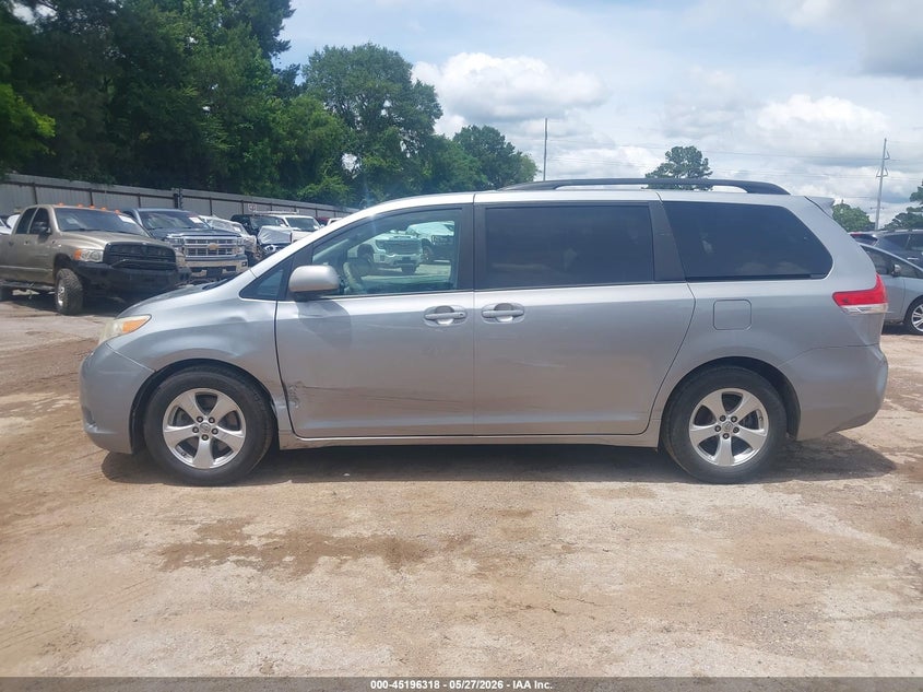 2014 TOYOTA SIENNA VAN 3.5L V-6 DOHC, VVT, 266HP