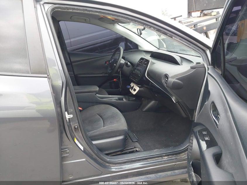2016 TOYOTA PRIUS auction photo 5