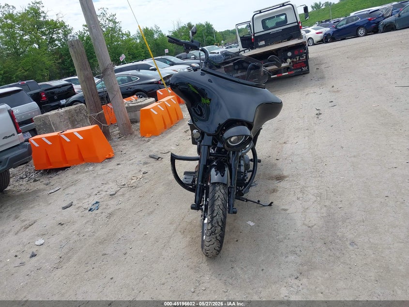 2013 HARLEY-DAVIDSON FLHX auction photo 5