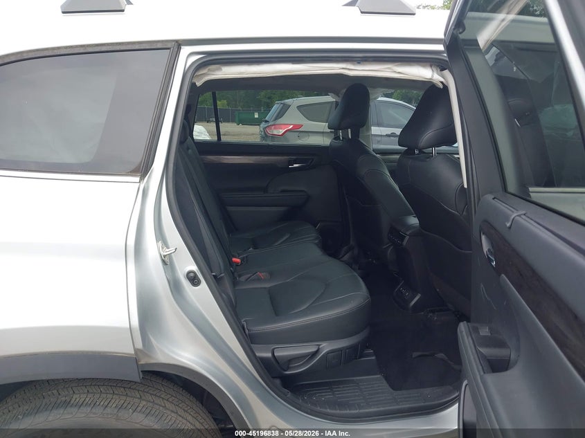 2020 TOYOTA HIGHLANDER auction photo 8