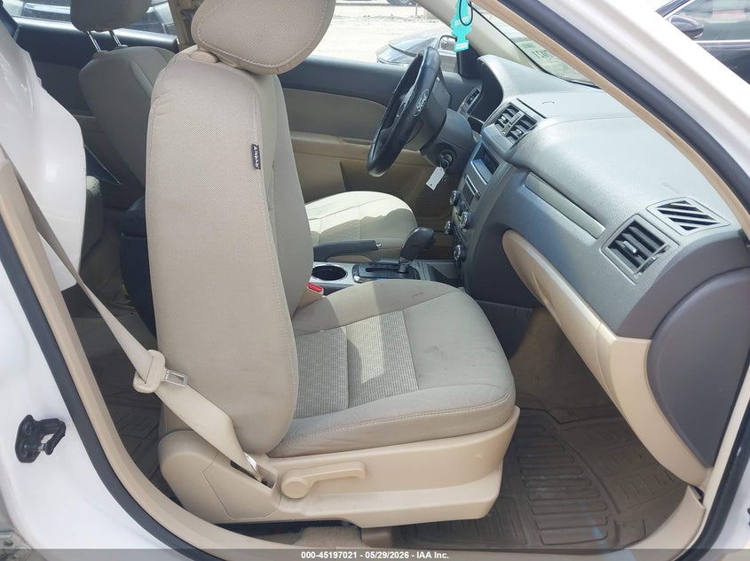 2011 FORD FUSION auction photo 5