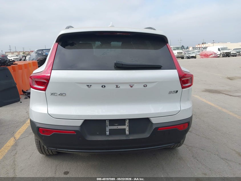 2025 Volvo Xc40 B5 Plus Dark Theme VIN: YV4L12UC2S2452725 Lot: 45197089