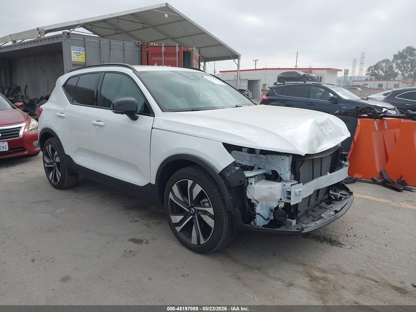Vin: yv4l12uc2s2452725, lot: 45694817, volvo xc40 b5 plus dark theme 2025 img_1