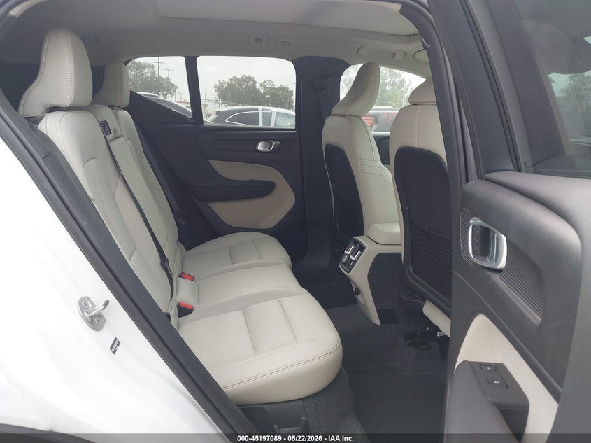 2025 Volvo Xc40 B5 Plus Dark Theme VIN: YV4L12UC2S2452725 Lot: 45197089