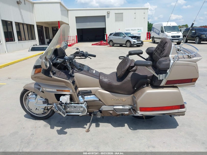 1988 Honda Gl1500 VIN: 1HFSC220XJA010111 Lot: 45197241