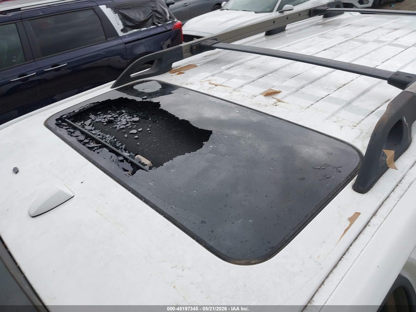 2011 NISSAN PATHFINDER auction photo 6