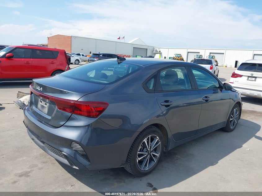 2023 KIA FORTE auction photo 4