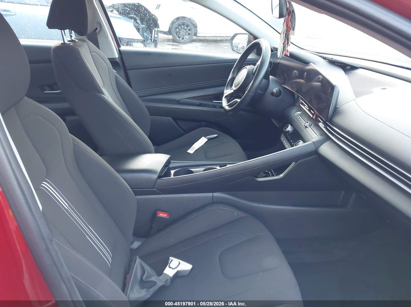 2024 HYUNDAI ELANTRA — zdjęcie 5