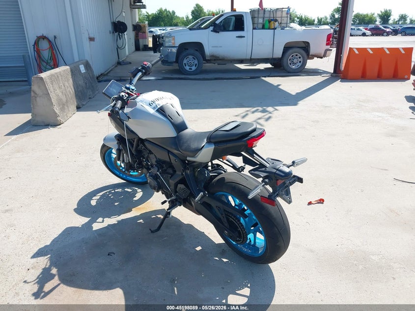 2025 YAMAHA MTN690 auction photo 3