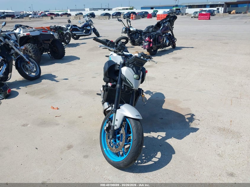 2025 YAMAHA MTN690 auction photo 5