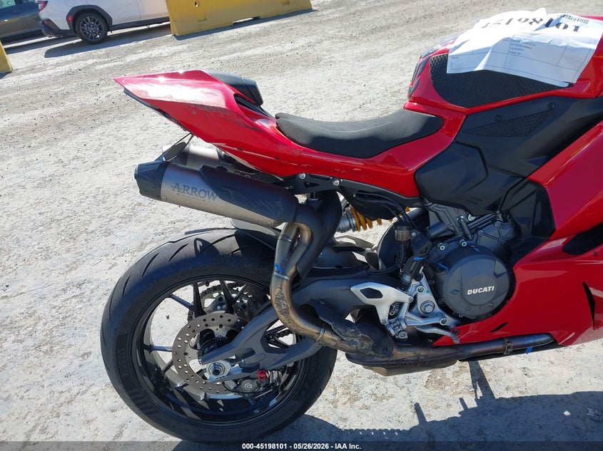2025 Ducati Panigale V2/V2 S VIN: ZDMHAU8T2SB001104 Lot: 45198101