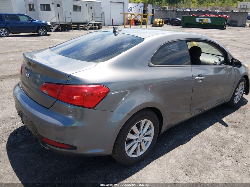 2016 KIA FORTE KOUP auction photo 4