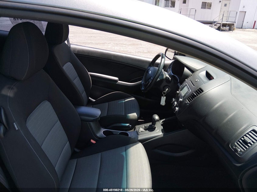 2016 KIA FORTE KOUP auction photo 5