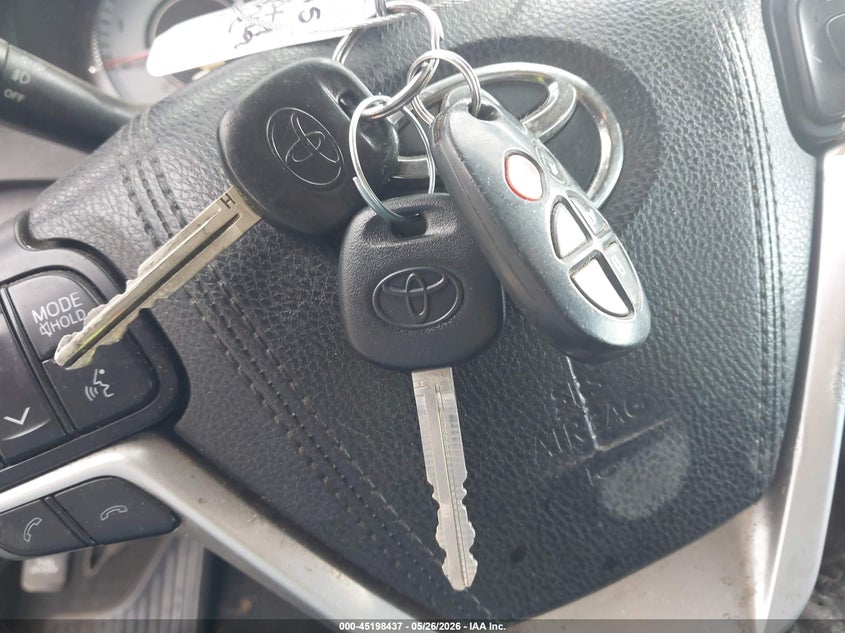 VIN: 5TDXZ3DC8JS903568 2018 TOYOTA SIENNA SE 8 PASSENGER