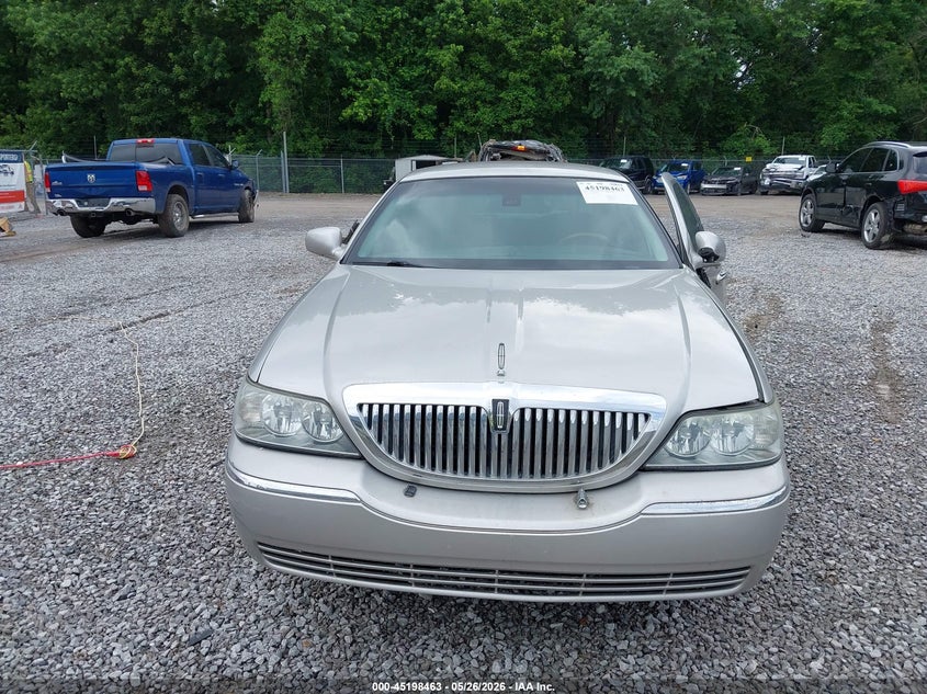 2003 Lincoln Town Car Signature VIN: 1LNHM82W73Y631224 Lot: 45198463