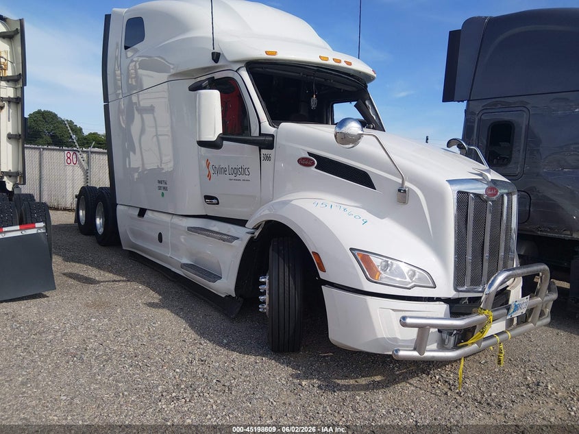 2022 PETERBILT 579 (VIN: 1XPBD49X9ND775562)
