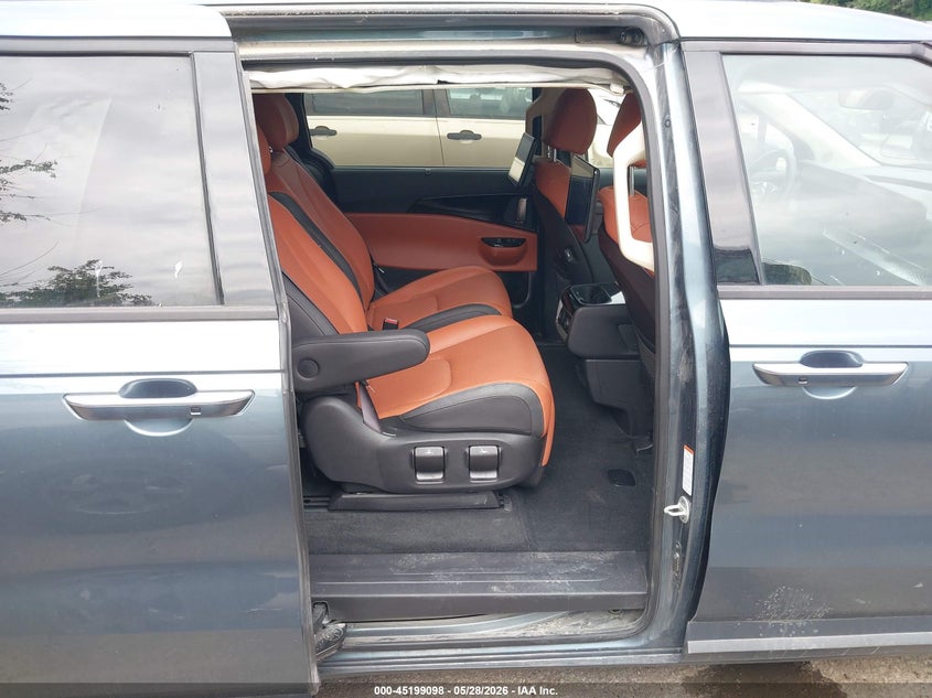 2024 KIA CARNIVAL MPV auction photo 8