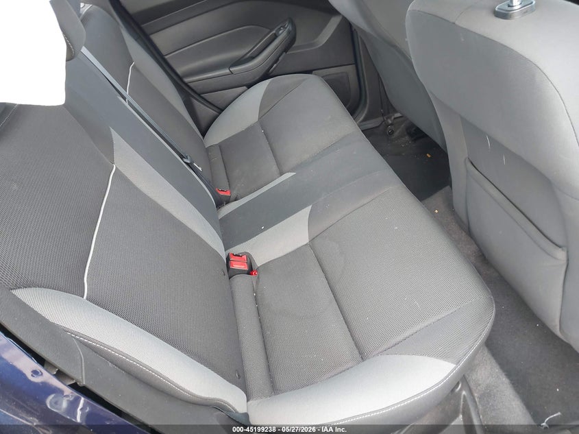 1FAHP3F21CL112288 2012 Ford Focus 2.0 Se blue