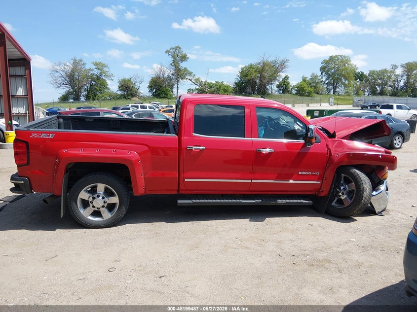 2015 CHEVROLET SILVERADO 2500HD LTZ · Фото 12