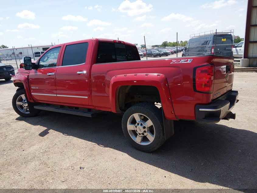 2015 CHEVROLET SILVERADO 2500HD LTZ · Фото 3