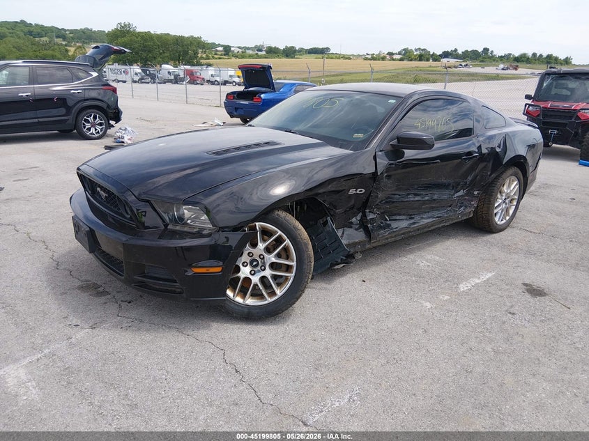 2013 FORD MUSTANG auction photo 2
