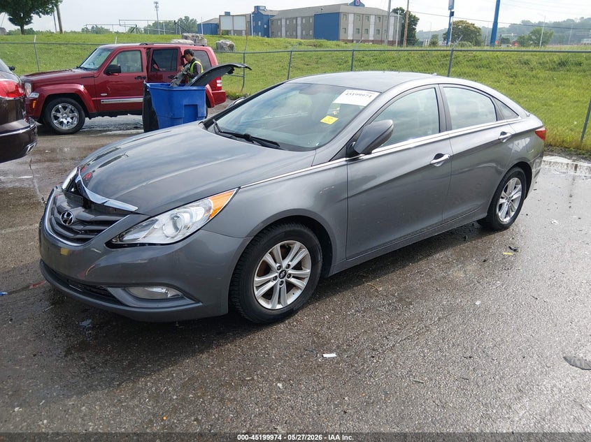 2013 HYUNDAI SONATA auction photo 2