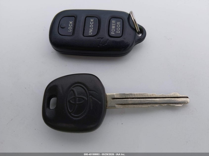 1999 Toyota Sienna Xle VIN: 4T3ZF13C0XU090290 Lot: 45199993