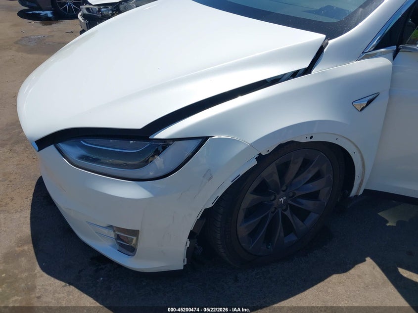 2018 Tesla Model X 100D/75D/P100D VIN: 5YJXCAE24JF141176 Lot: 45200474