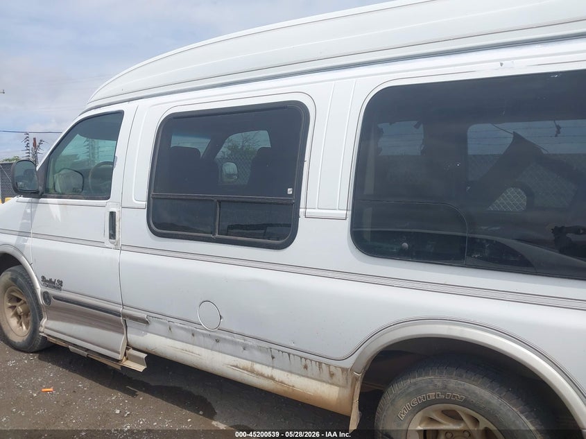 2000 Chevrolet Express Upfitter Pkg. VIN: 1GBFG15R4Y1224658 Lot: 45200539