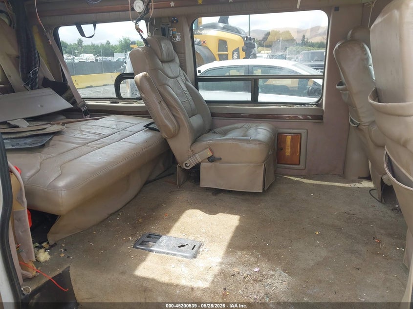 2000 Chevrolet Express Upfitter Pkg. VIN: 1GBFG15R4Y1224658 Lot: 45200539